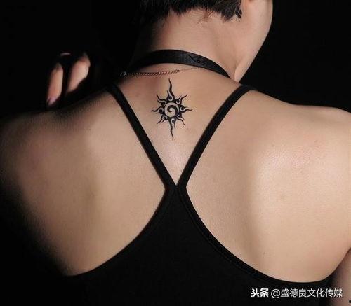 明星腿上纹身图片,揭秘明星腿上纹身背后的故事