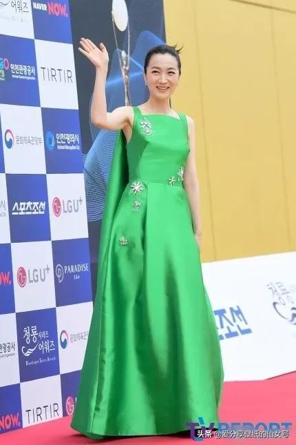 宁波女明星领奖图片,荣耀绽放！