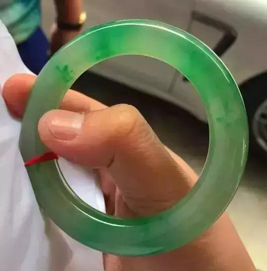 翡翠手镯怎么看里面的料,鉴赏翡翠之美